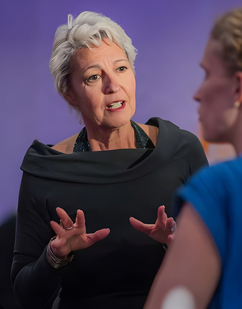 Myrto Mangrioti coaching